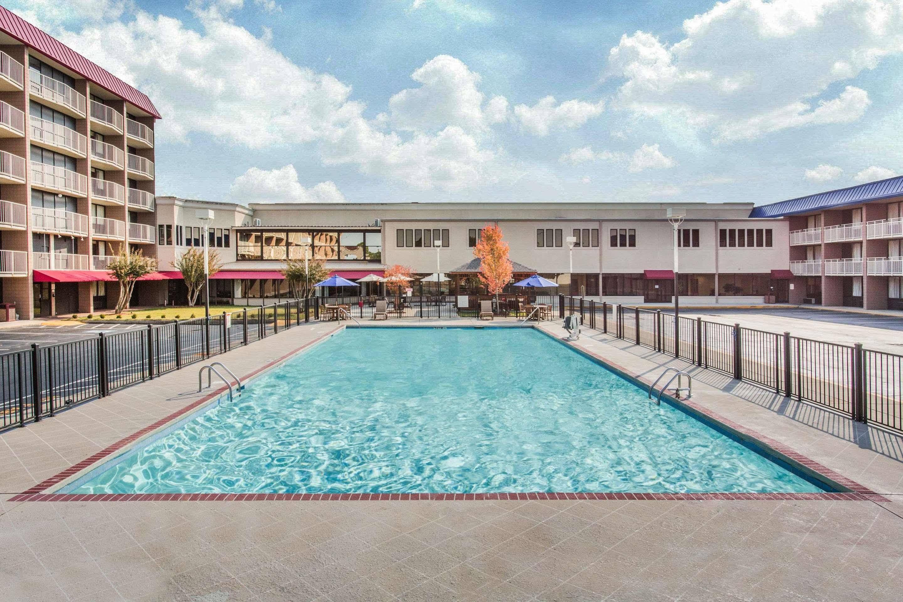 Baymont By Wyndham Fayetteville Fort Bragg Area Extérieur photo