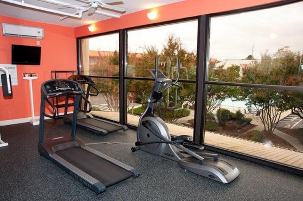 Baymont By Wyndham Fayetteville Fort Bragg Area Extérieur photo