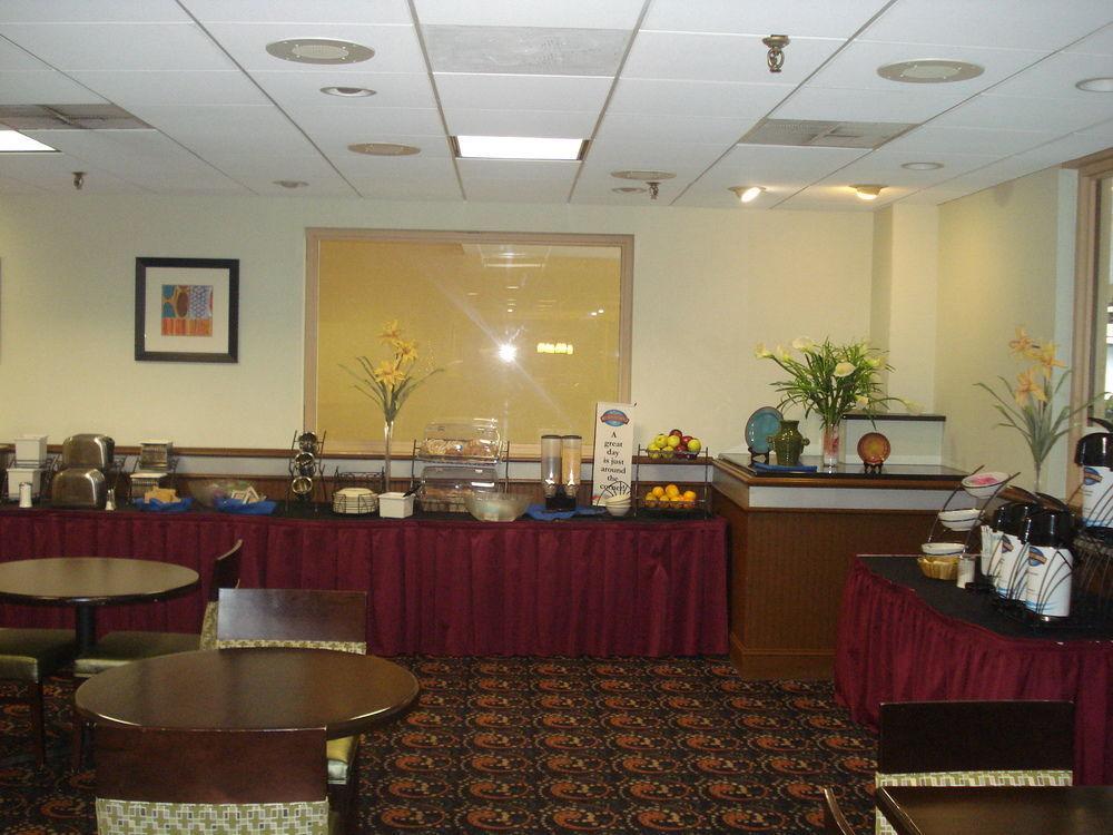 Baymont By Wyndham Fayetteville Fort Bragg Area Extérieur photo