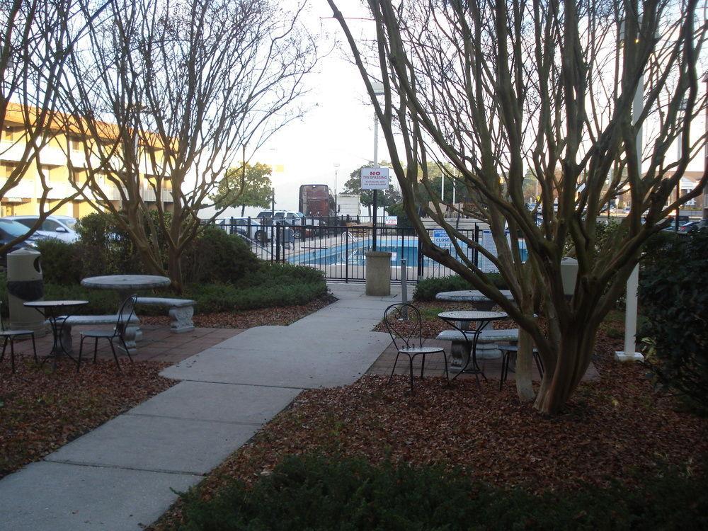 Baymont By Wyndham Fayetteville Fort Bragg Area Extérieur photo