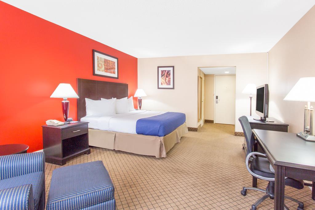 Baymont By Wyndham Fayetteville Fort Bragg Area Extérieur photo