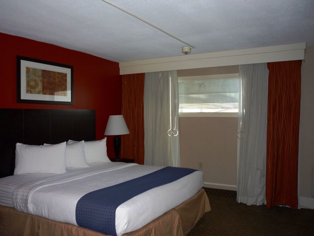 Baymont By Wyndham Fayetteville Fort Bragg Area Extérieur photo
