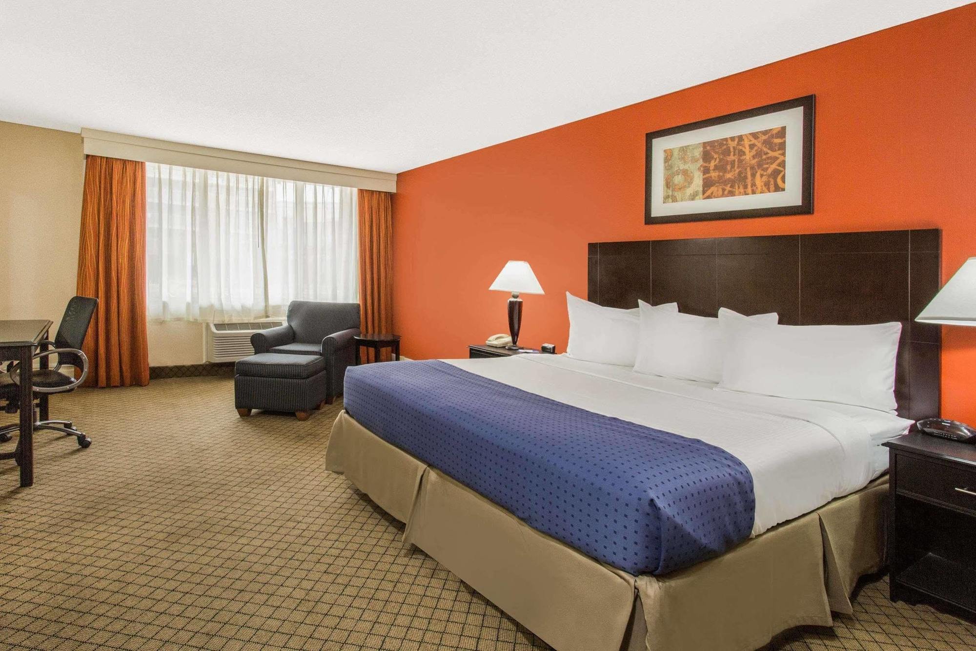 Baymont By Wyndham Fayetteville Fort Bragg Area Extérieur photo