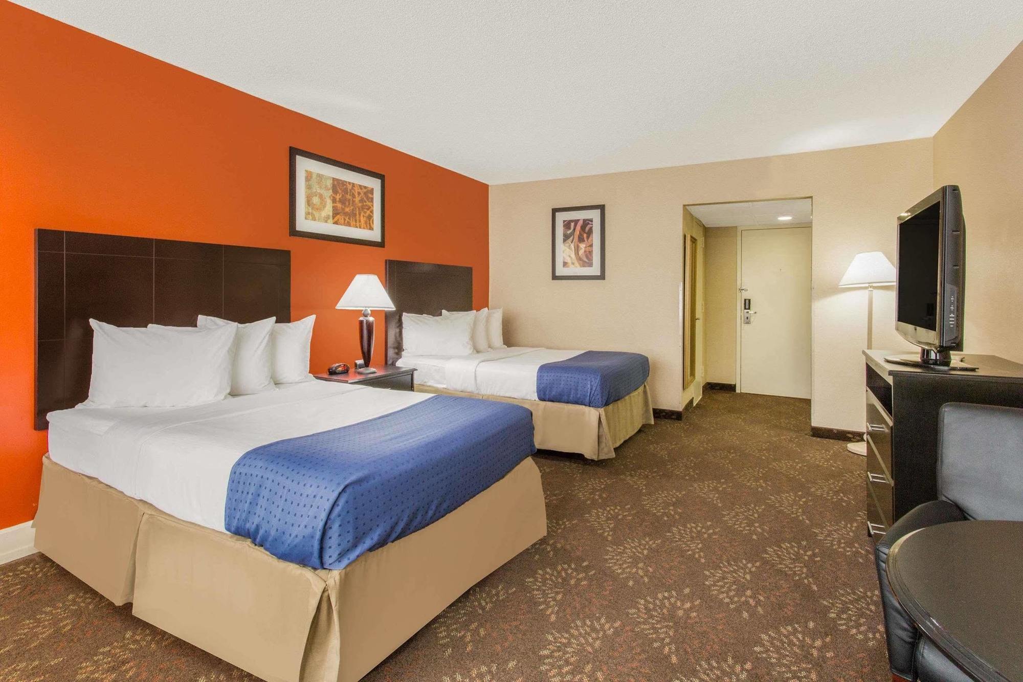 Baymont By Wyndham Fayetteville Fort Bragg Area Extérieur photo