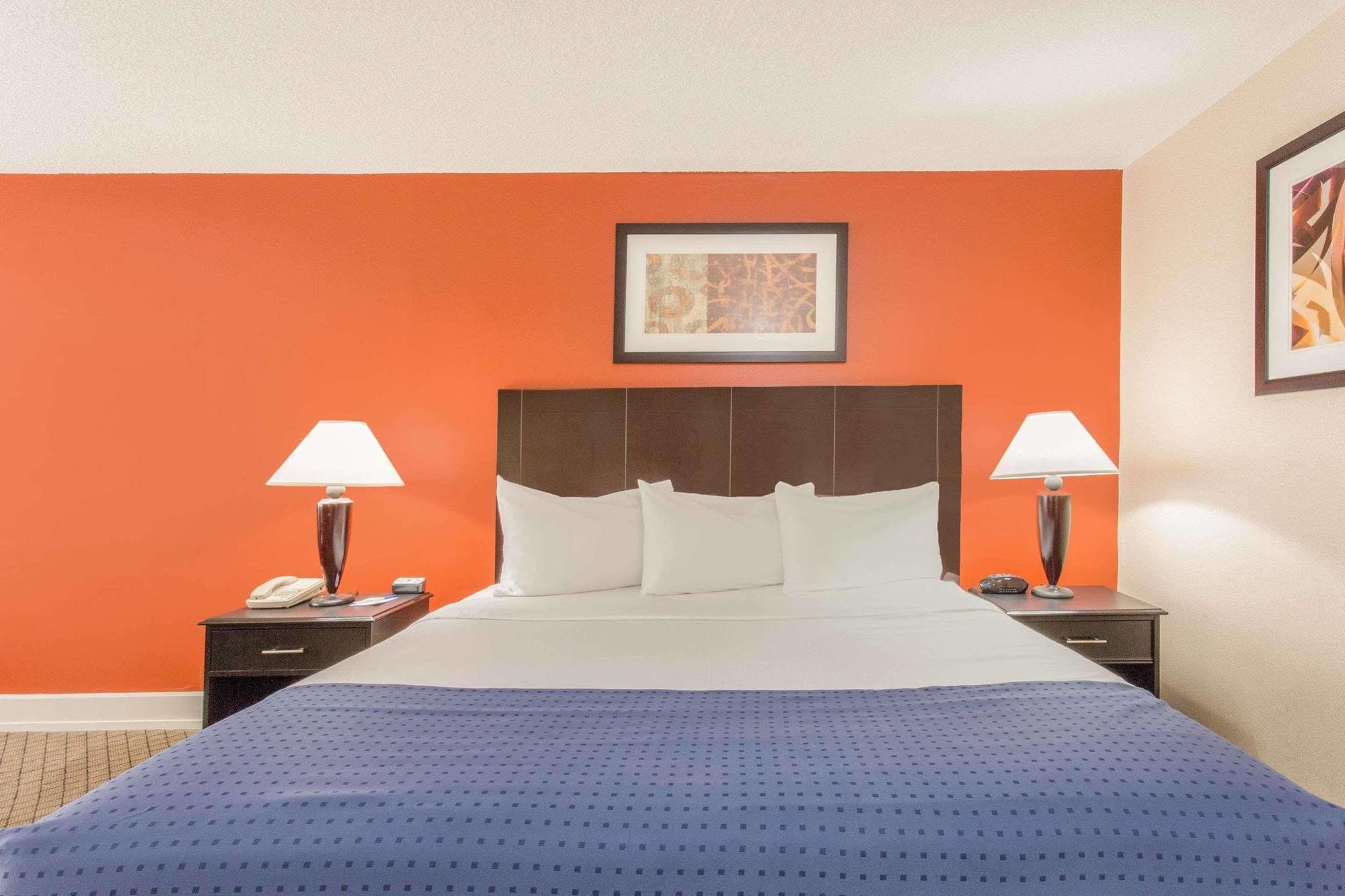 Baymont By Wyndham Fayetteville Fort Bragg Area Extérieur photo