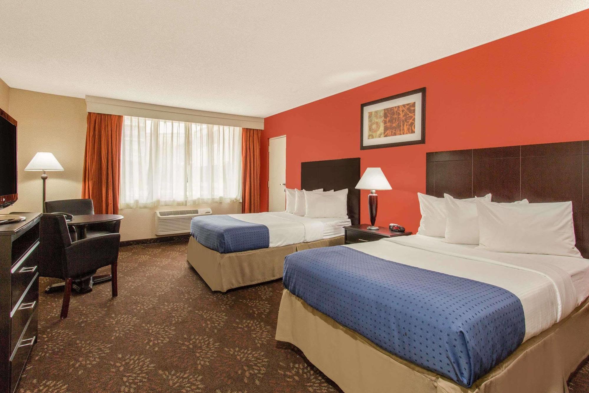 Baymont By Wyndham Fayetteville Fort Bragg Area Extérieur photo