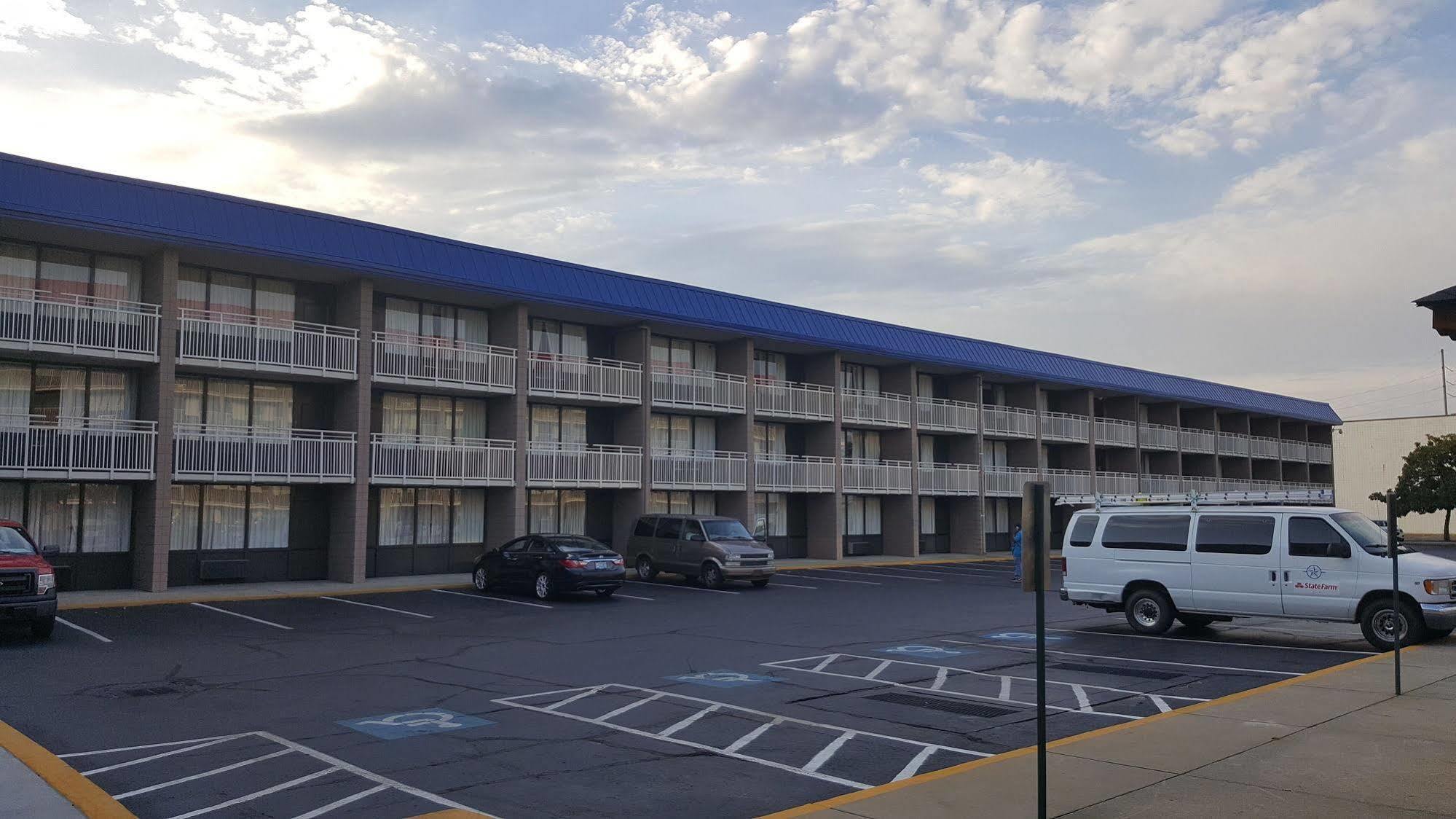 Baymont By Wyndham Fayetteville Fort Bragg Area Extérieur photo