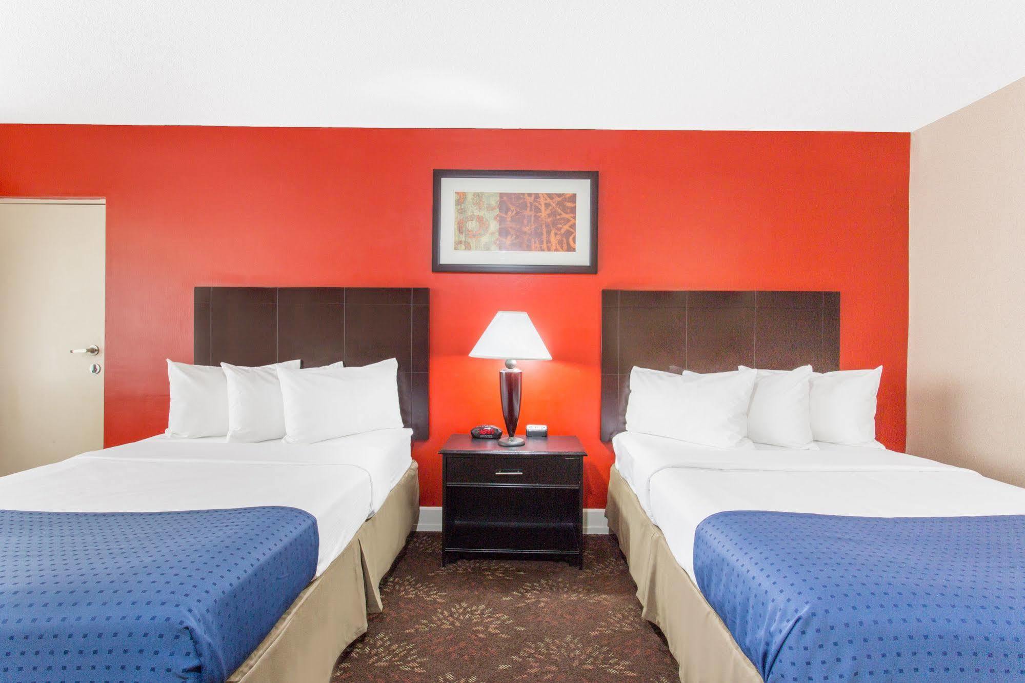 Baymont By Wyndham Fayetteville Fort Bragg Area Extérieur photo